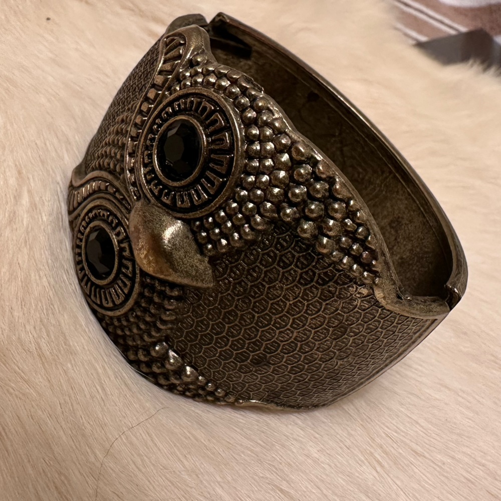 Antiqued Gold Owl Cuff - Picture 2 of 5